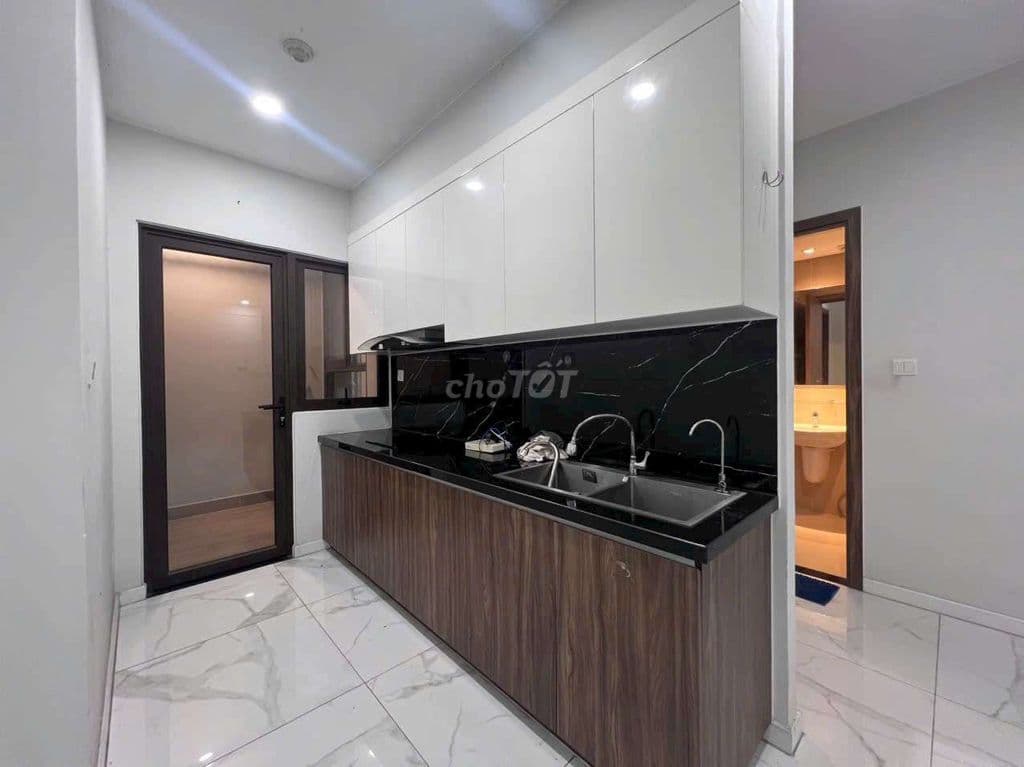 Bán gấp Căn hộ 72m2, View Landmark 81, Tặng nội thất điện tử, Sổ hồng - Ảnh 2