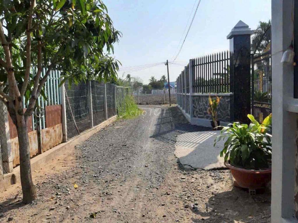 Bán đất 1000m2 Hưng Long ngay khu Làng Đại Học giá 2.3ti