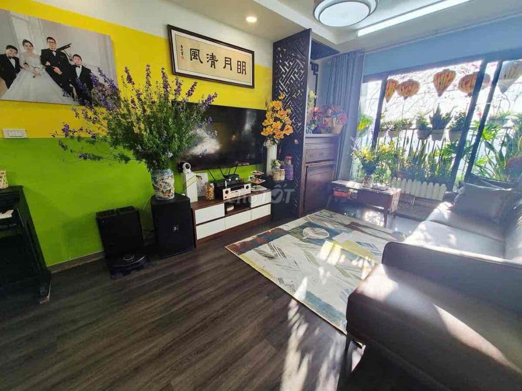 Giá đầu tư ! Tập thể Quỳnh Mai sổ đỏ 55 m 3 thoáng 2 ngủ sân rộng oto