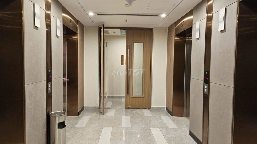 Bán căn 2 ngủ tầng cao mát Tháp doanh nhân