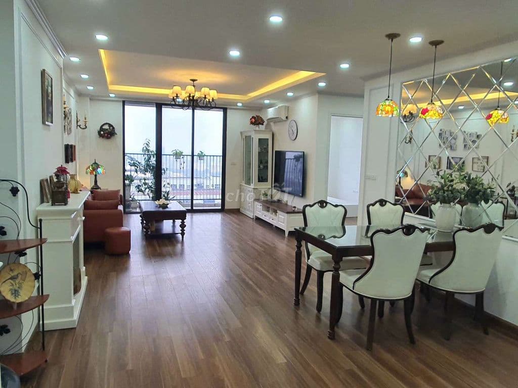 Căn hộ CT2 diện tích lớn 123m² – 4PN full đồ – Giá 71,5tr/m² – Sổ đỏ