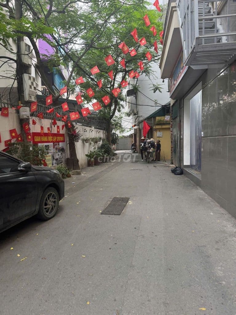 Bán nhà sát Thuỵ Khuê - Ngõ 3 gác - 6 tầng thang máy - Ở sướng - 15.3đ