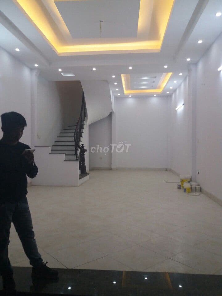 Nhà ngõ 118 Nguyễn Khánh Toàn, Dt 60m2 x 5 tầng mặt tiền 5m đường 10M