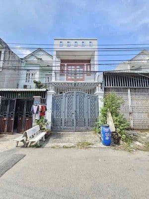 chính chủ bán nhà trệt lầu đường nhựa 9 m thông gần ngã tư 550