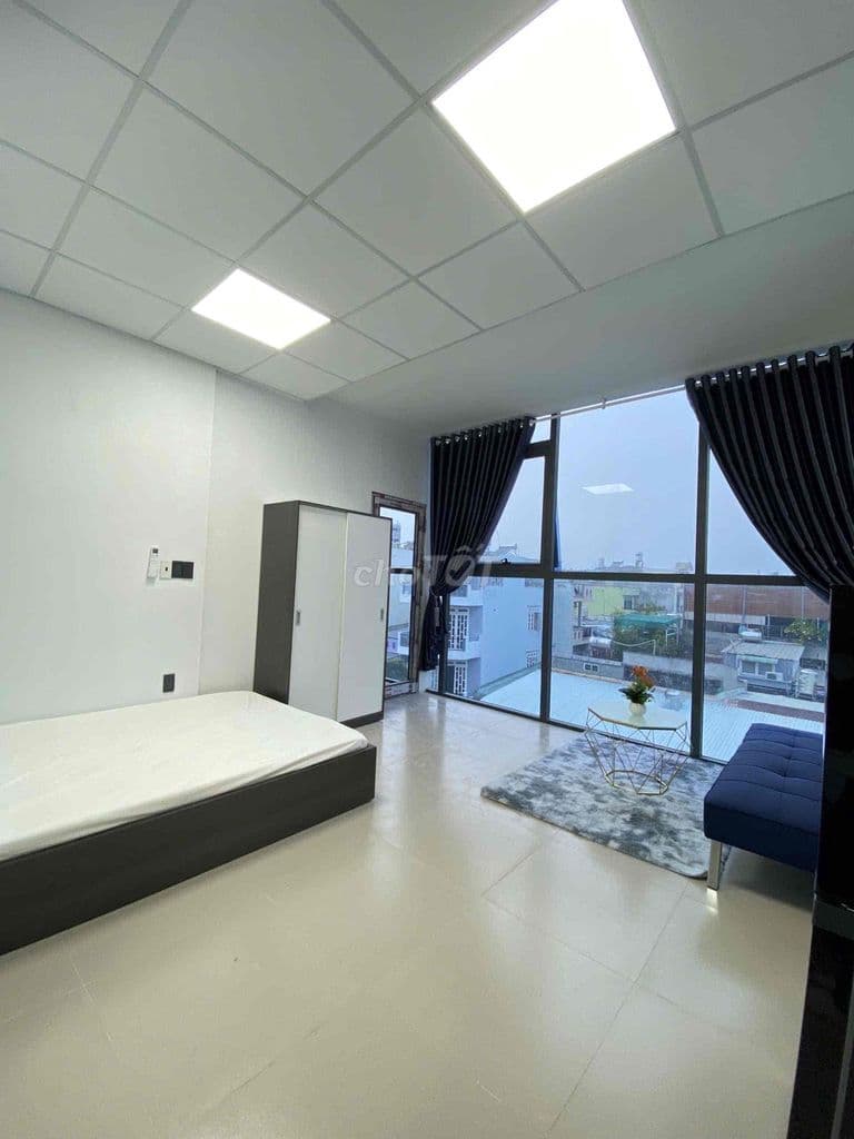 Studio full cửa kính ngay công viên làng hoa