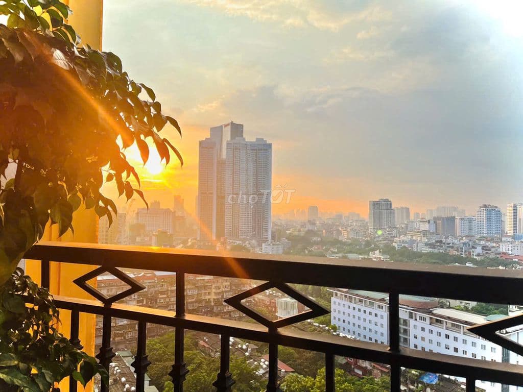 CHCC cực hiếm – view Hồ Tây trực diện – full nội thất xịn