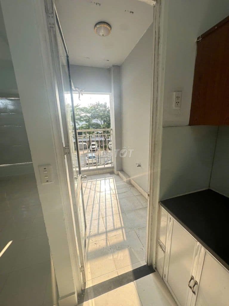 Cho thuê gấp căn hộ 67 m2, 2 PN, nội thất cơ bản - Ảnh 2