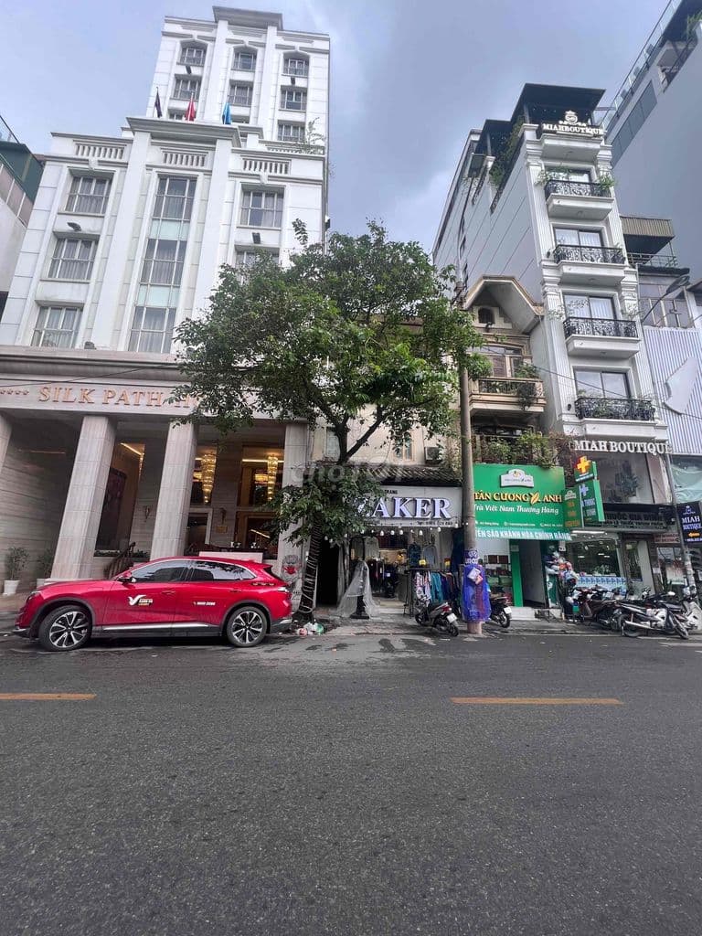 Cần bán 2 toà nhà cao ốc văn phòng mặt phố Đại Cồ Việt, Hà Nội