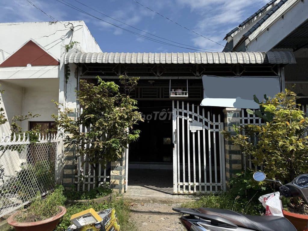 Bán gấp căn nhà gần Cầu Vượt Củ Chi, 125m2, Sổ hồng riêng, 820 triệu