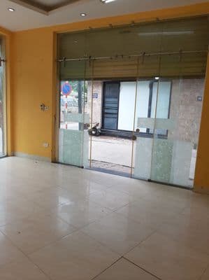 Cho thuê cửa hàng phố Phương Mai, riêng biệt, có vỉa hè