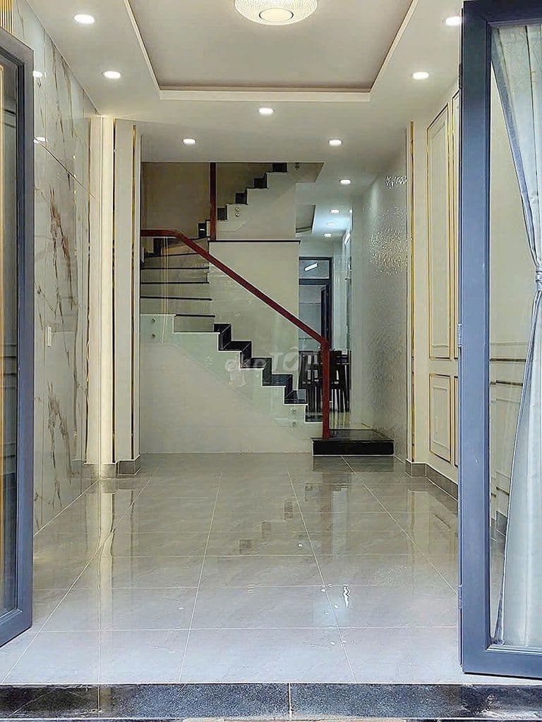 Bán gấp nhà HXH đường Thích Quảng Đức quận Phú Nhuận, nhà mới đẹp.