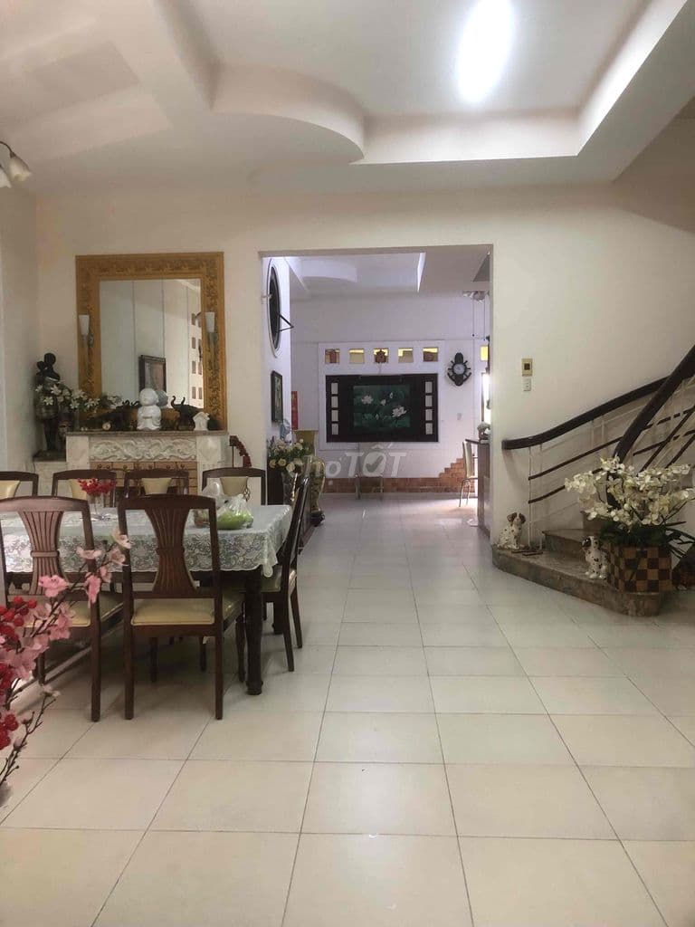 Bán nhà mặt tiền