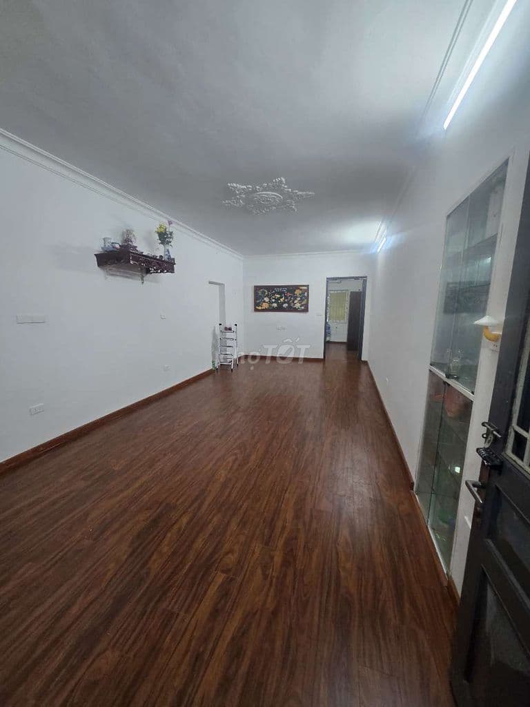 Cho thuê tập thể H4 Nguyễn Công Trứ tầng 2