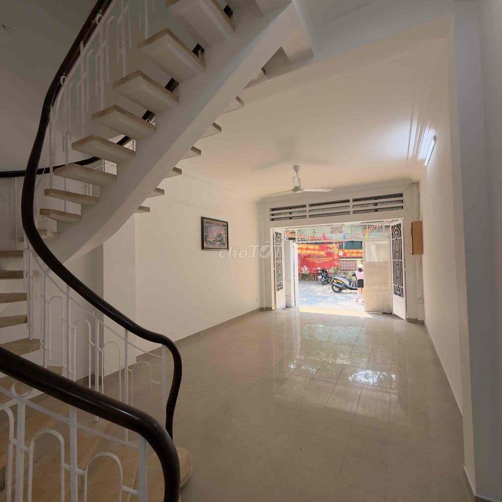 NHÀ GẦN BV175 - 4.3x14M-3 TẦNG BTCT/ 3 PHÒNG NGỦ RỘNG - HẺM Ô TÔ TRÁNH - Ảnh 2