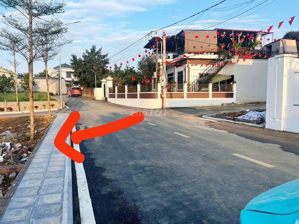 Bán đất Phụng Châu Chương Mỹ giá 2 tỷ 3 vỉa hè đường thông