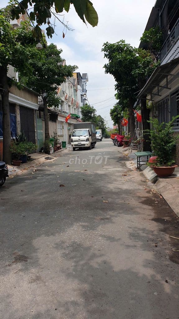 HOT- Đất full thổ cư DT 140m2, đường nhựa 8m, gần ngã 4 Bà Điểm (QL1A)