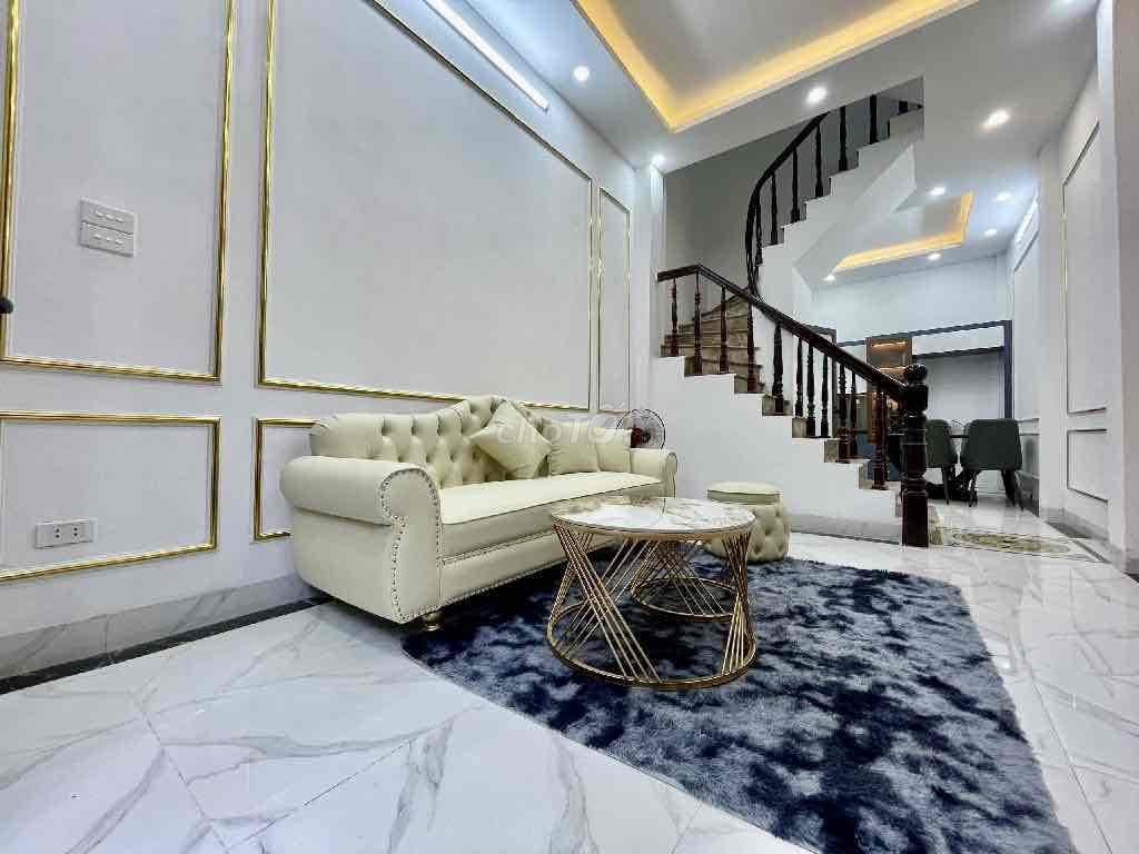 Bán nhà, Phố Hoa Bằng 34m x 4T, ngõ 5m ô tô,20m ra phố - Giá 9.38 tỷ.