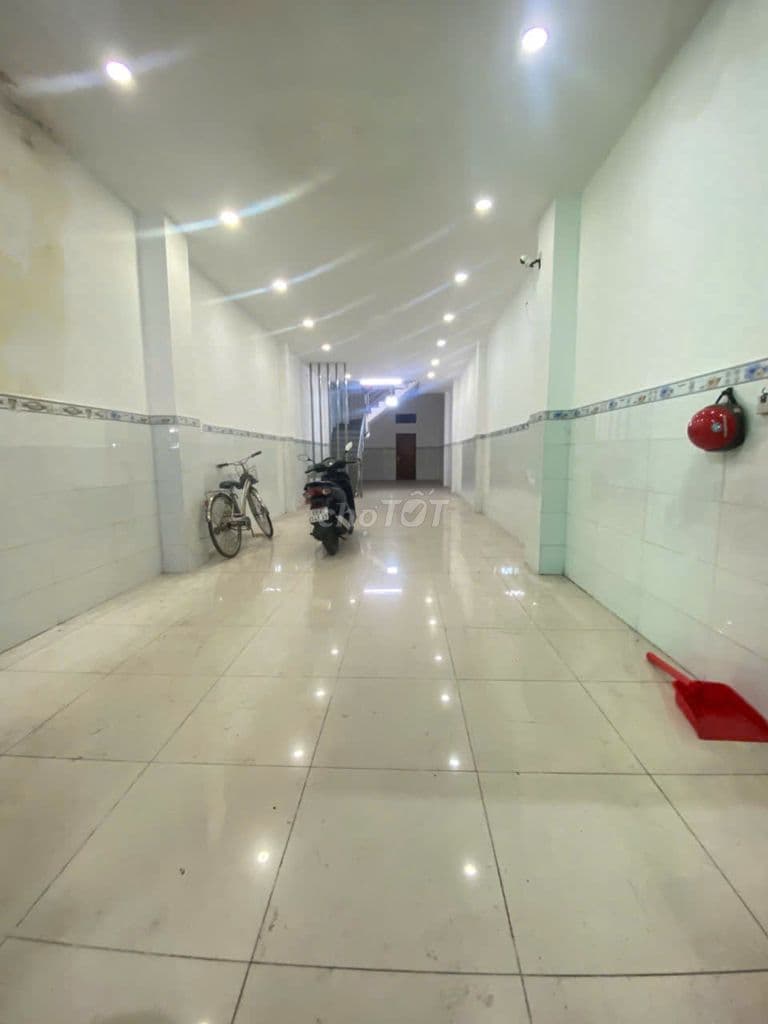 Mặt Tiền Tên Lửa