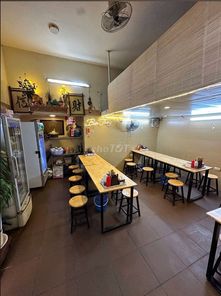 Sang nhượng quán Phở gà Bún thang lâu năm tại mặt phố Đào Tấn Hà Nội