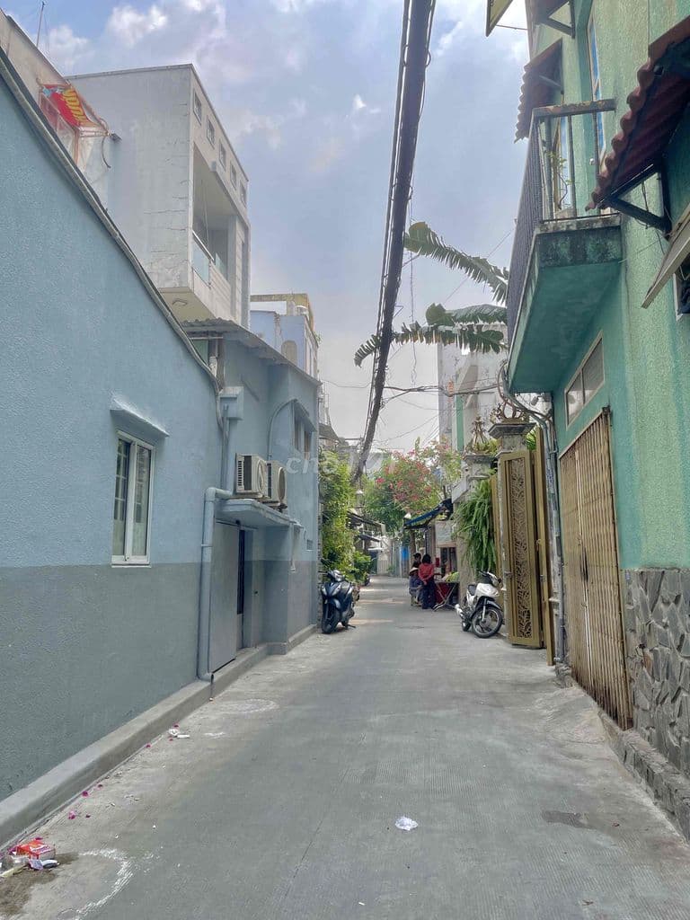 Chú tôi đổi nhà mới nên cần bán nhà 50m2 loanh quanh 6 tỷ - Ảnh 2