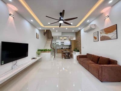 Cho thuê nhà đẹp 3 tầng 4 phòng ngủ khu Nam Việt Á