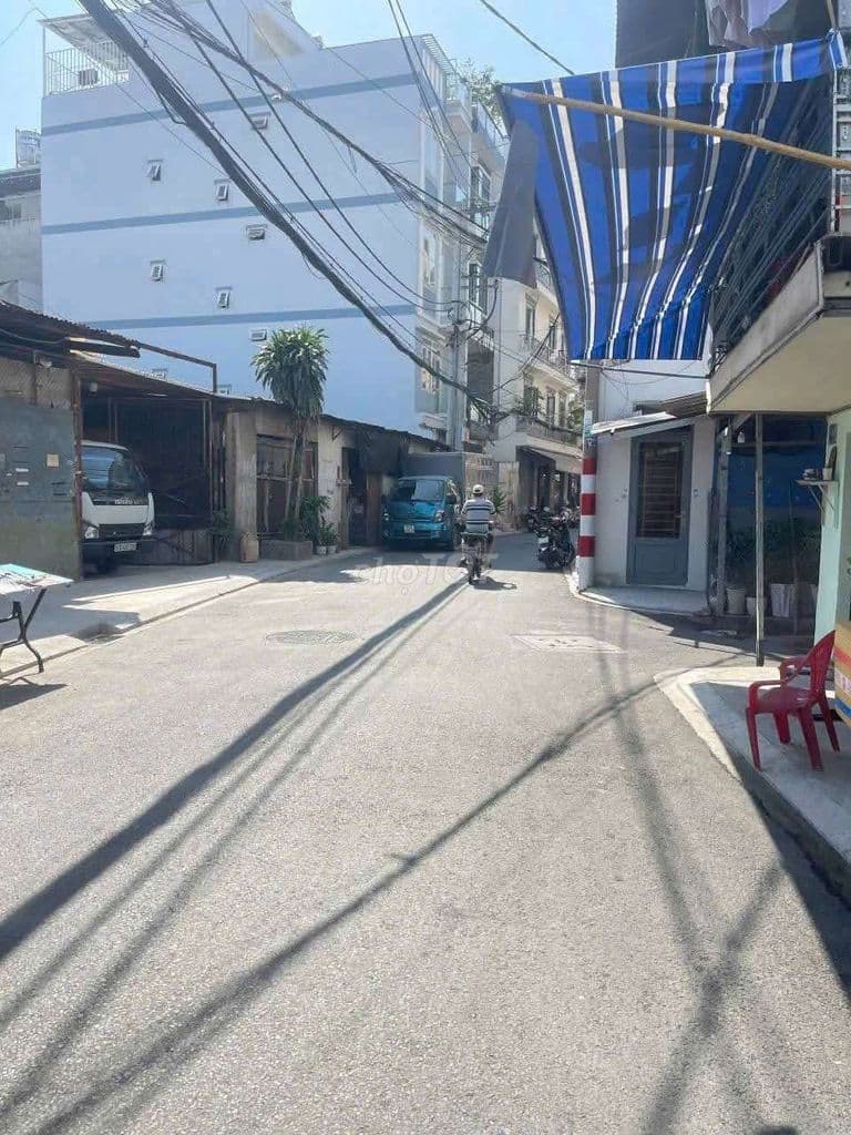 Bán lô đất giá rẽ. đường Âu cơ. có giấy phép xây dựng