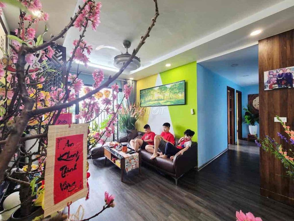 Giá đầu tư ! Tập thể Quỳnh Mai sổ đỏ 55 m 3 thoáng 2 ngủ sân rộng oto - Ảnh 2