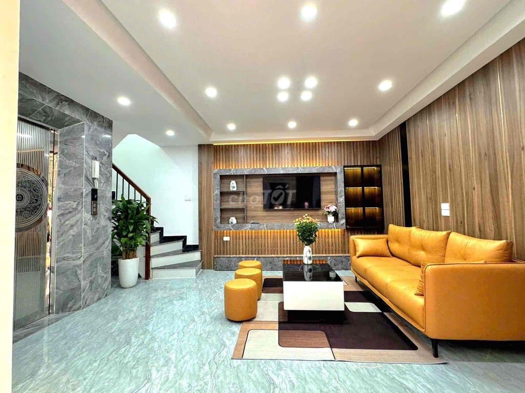Nhà đẹp thang máy, phố Định Công Thượng, Ngõ nông, Sát phố,35m2*6T