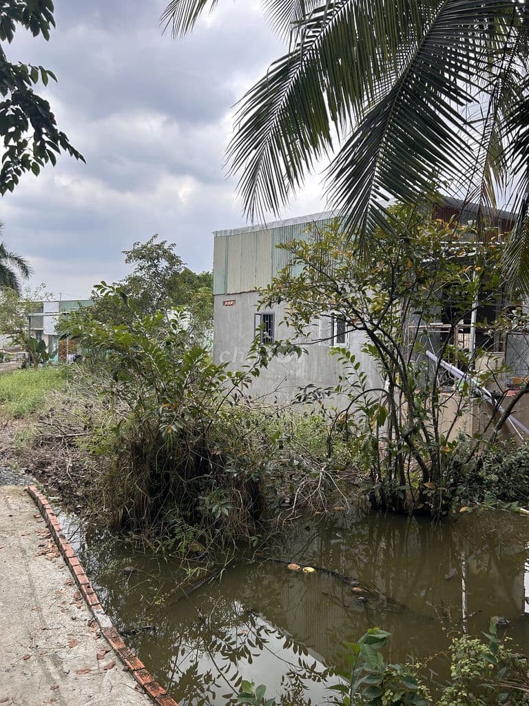 Cần bán đất mặt tiền đường T2, đã có sổ, còn thương lượng