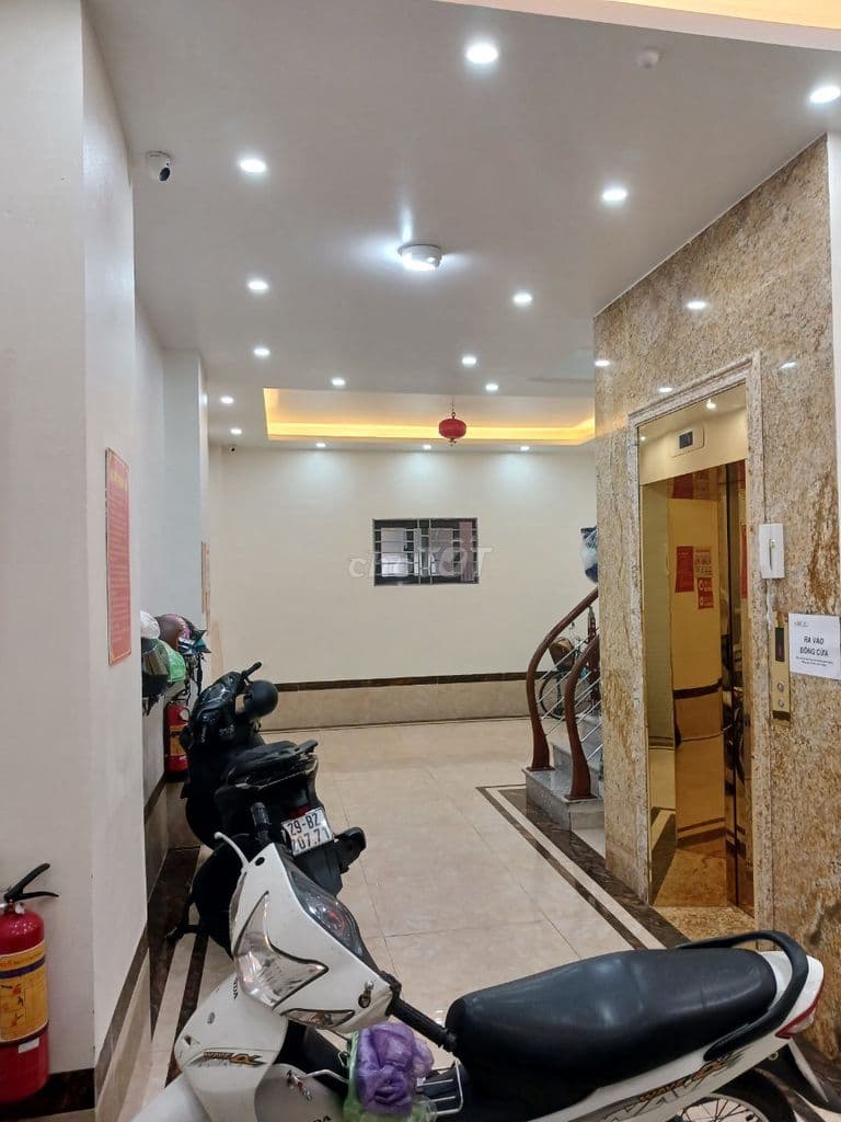 Tôi chủ nhà cho thuê căn hộ khép kín, có 2 ngủ, có gác xép, thang máy.