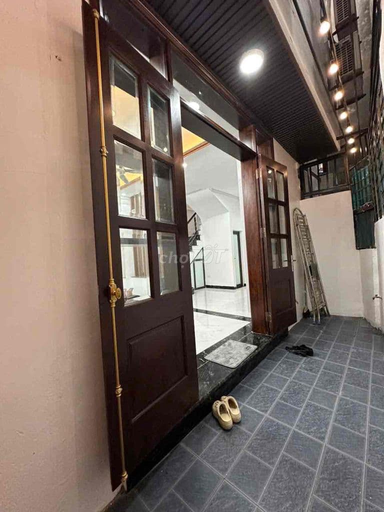 -NHÀ ĐẸP PHỐ LƯƠNG KHÁNH THIỆN – 3 MẶT THOÁNG – SÂN RIÊNG RỘNG -Nhà