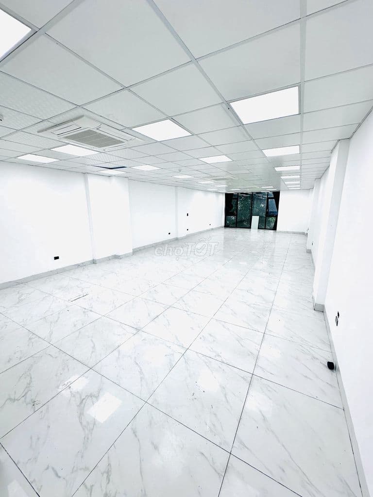 Cho thuê mặt bằng văn phòng tầng 3, ngõ ô tô tránh, có hầm - 15tr/ sàn