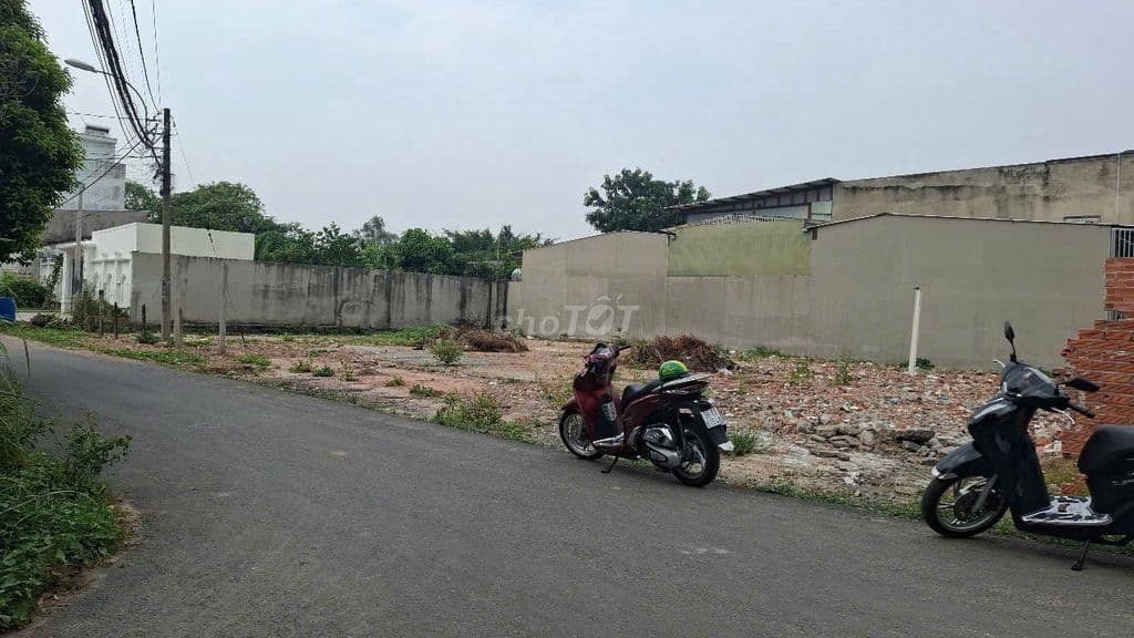 Chính chủ bán lô góc 160m2 giá 700tr đ.Nguyễn thị lắng tân phú trung