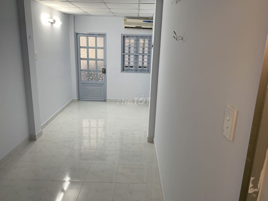 Nhà thon gọn gần chợ 200 ngay trung tâm Q4 - Ảnh 3