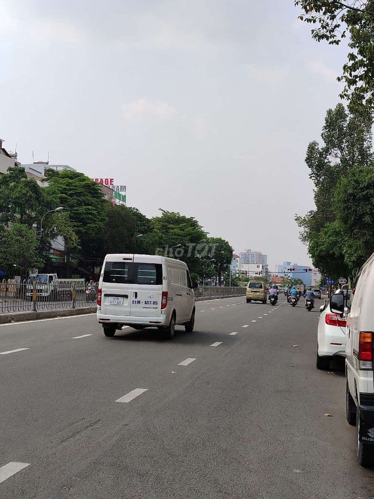 Cho thuê nhà mặt tiền tên lửa vỉa hè 8m 4,5*20m hai lầu - Ảnh 2