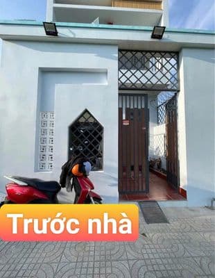 nhà rộng thoáng mát, sân có cây xanh, gần 200m2