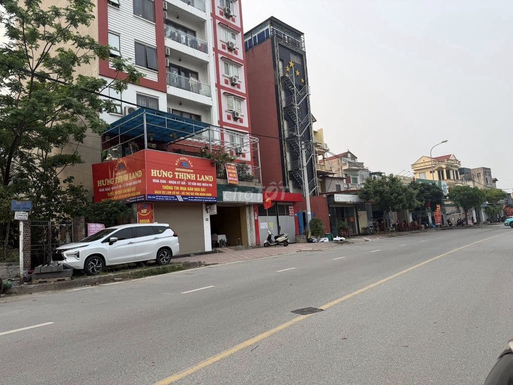 Nhà 3 tầng lô góc - đường thông oto tránh - bờ kênh kinh doanh sầm uất