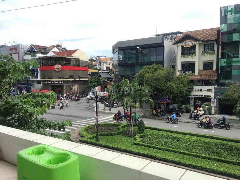 Cho thuê tầng trệt mặt tiền phan xích Long 9x8: tầng lửng 45tr