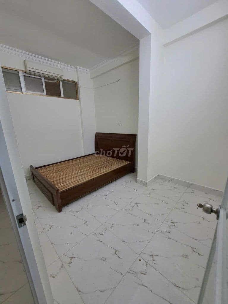 Căn hộ tập thể ngõ 199 phố Trần Quốc Hoàn, Dt 150m2, 4 ngủ, 2 bếp 2wc