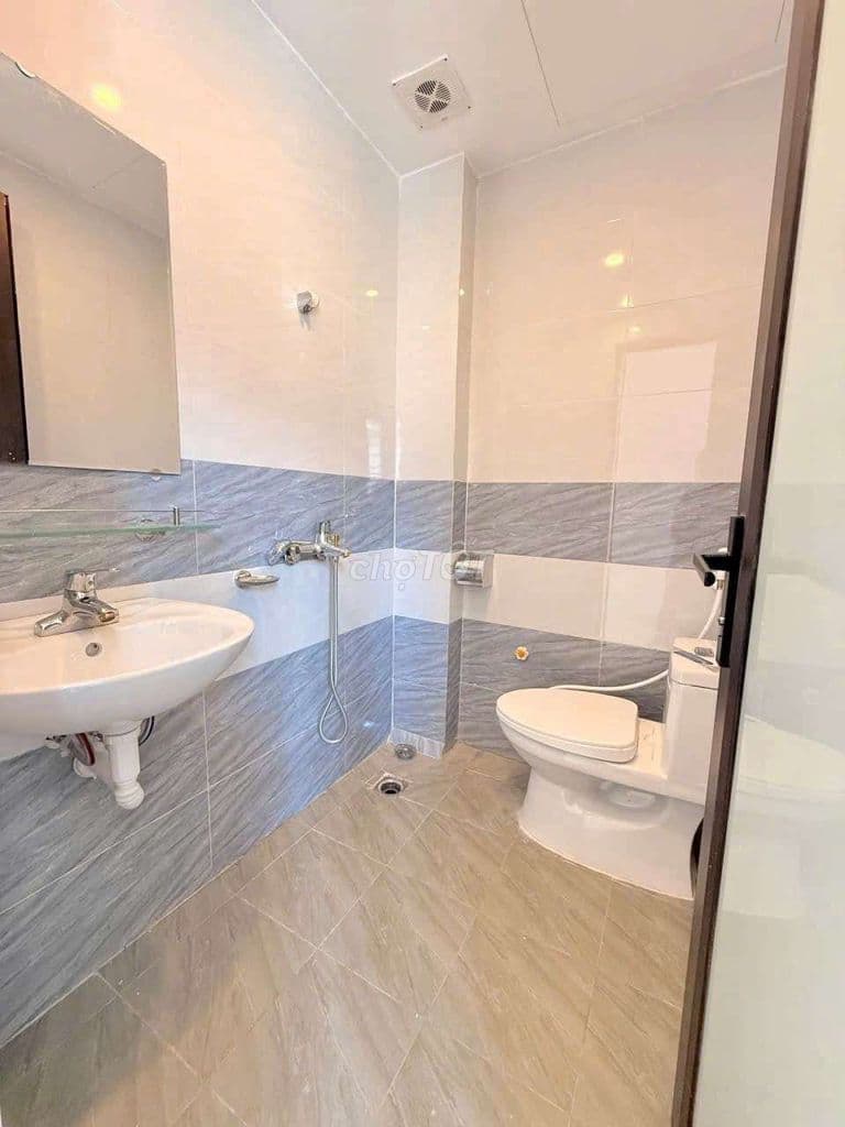 co căn hộ tầng 4 dt 56m có 2 phòng ngủ giá 6tr9 ngõ trại cá - Ảnh 3