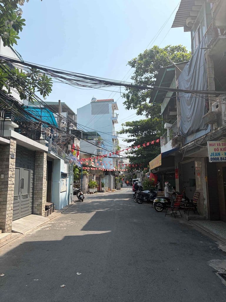 Cần bán nhà hẻm to yên tĩnh đường Thiên phước