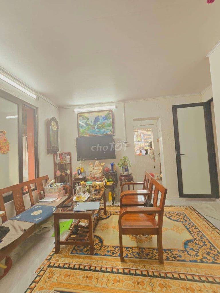 3 tỷ Tập thể Quỳnh Mai, lô góc 60m 2 ngủ, gần phố ô tô đỗ CT, sổ TO CC