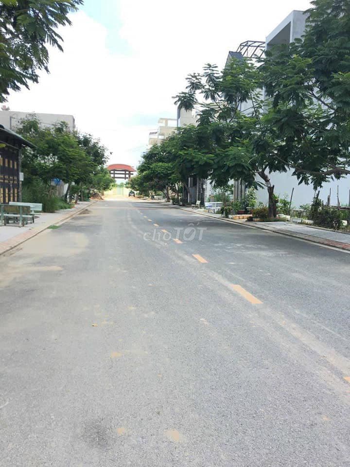 Bán nhanh lô đất MT đường, full thổ cư, giá 15,2 tỷ.