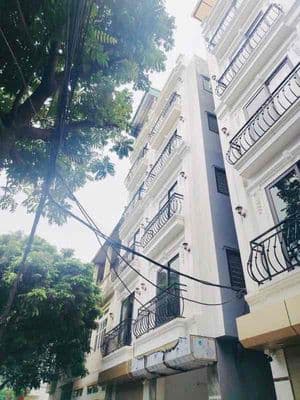 Nhà mới đẹp, thang máy, 3 phòng ngủ, ô tô đỗ cửa tại Long Biên