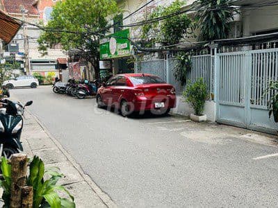 Lô góc kinh doanh, ôtô chạy vòng quanh, DT 70m2 x 4 tầng, Giá 3x triệu