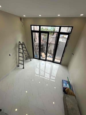 nhà mới xây hẻm xe hơi quay đầu
