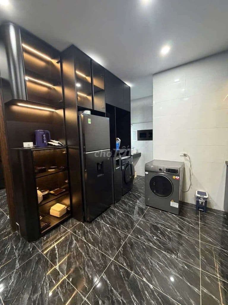 Hơn 4 tỷ Tập thể Tôn Thất Tùng, 75m 2 ngủ, full nội thất, sổ đỏ TO đẹp - Ảnh 2