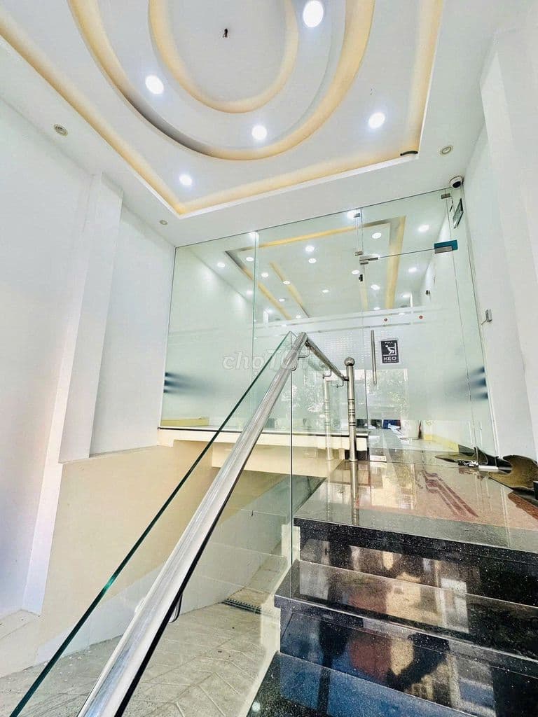 Siêu phẩm 56A Lê Văn Sỹ, Quận 3,có thang máy+hầm.Gía chỉ 37 triệu - Ảnh 2