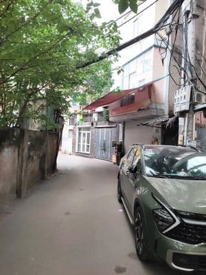 Cho Thuê Nhà 5T Sát Ô Tô Cầu Giấy, DT 60m², Thông Sàn, 22 Triệu.