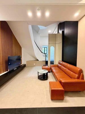 Mặt tiền 3 tầng cách sông Thăng Long vài bước chân